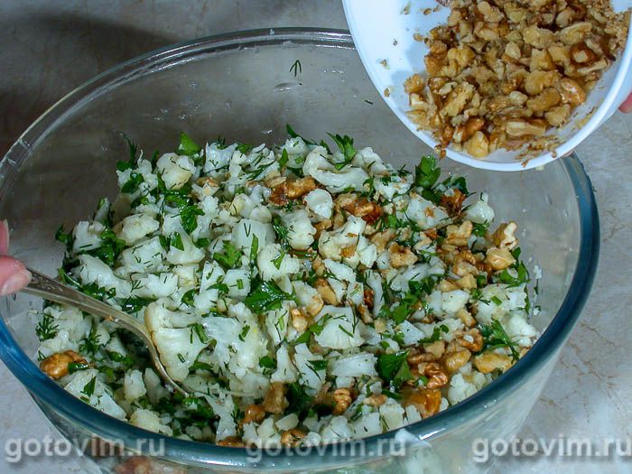 Салат с курицей, шампиньонами и пекинской капустой